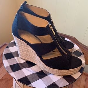 Michael Kors ZIP wedge in black